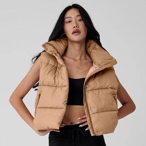 Alo Gold Rush Puffer in Toasted Almond